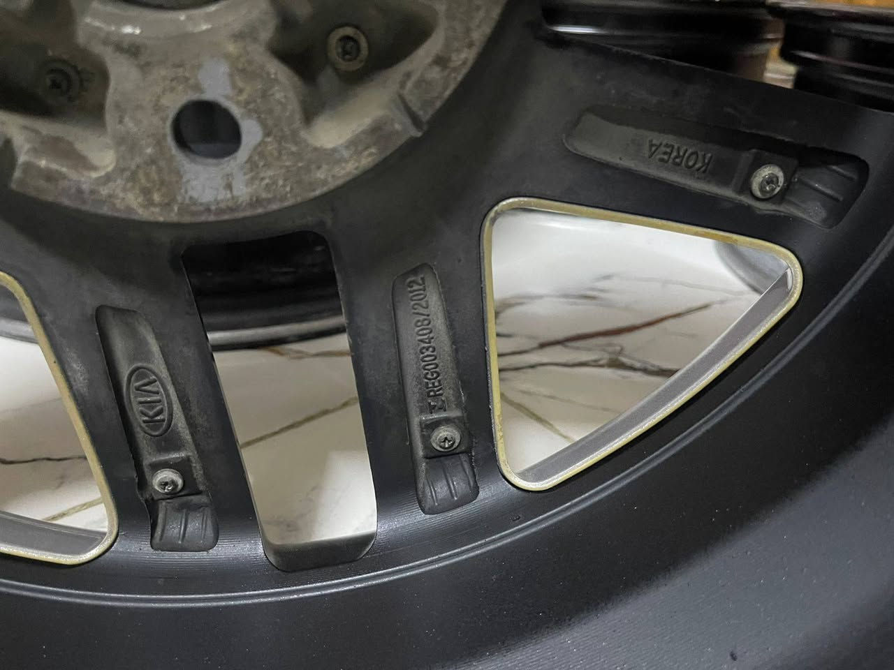 السلام عليكم
ويل كب حجم 17 اصلي نضافة 100%100 مكفول 
للبيع ب250 مكاني بغداد *********** توصيل موجود
