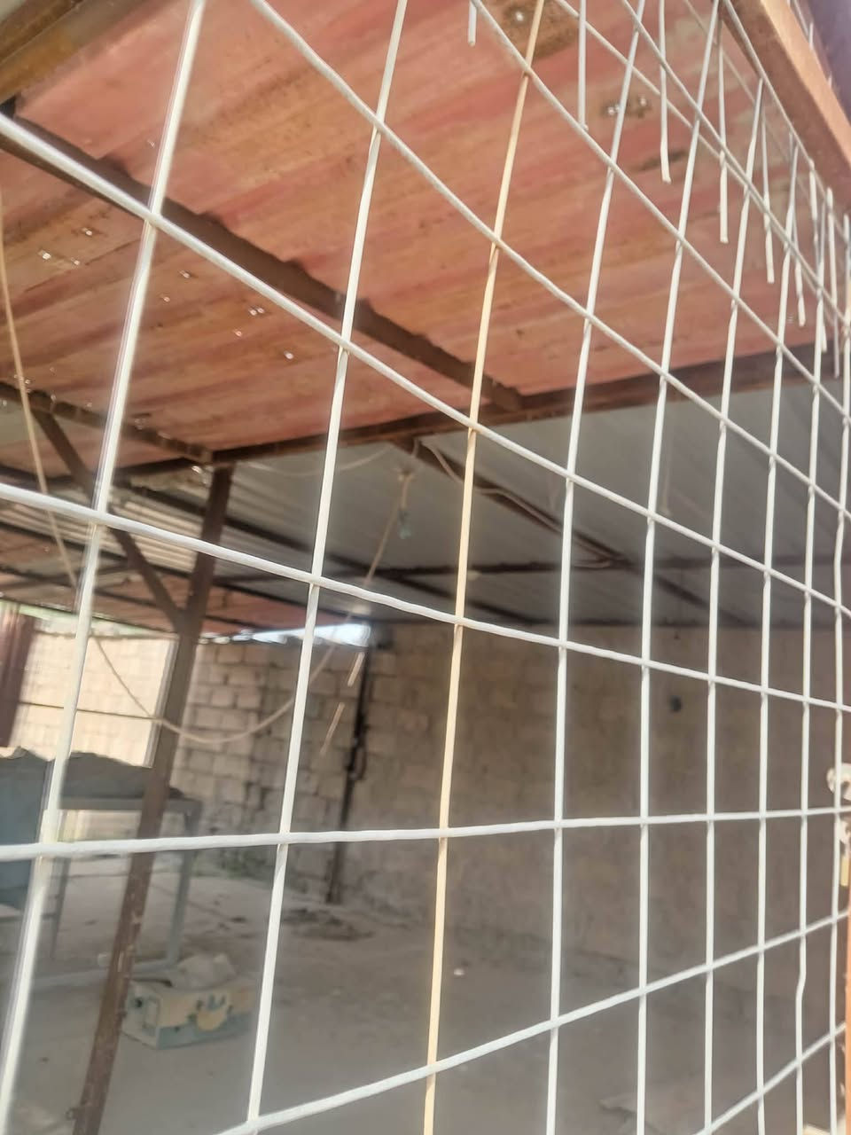 السلام عليكم سقيفه كامله محل للبيع السعر 550وبيه مجال اتصل وتبشر  *********** المكان الشركاط
