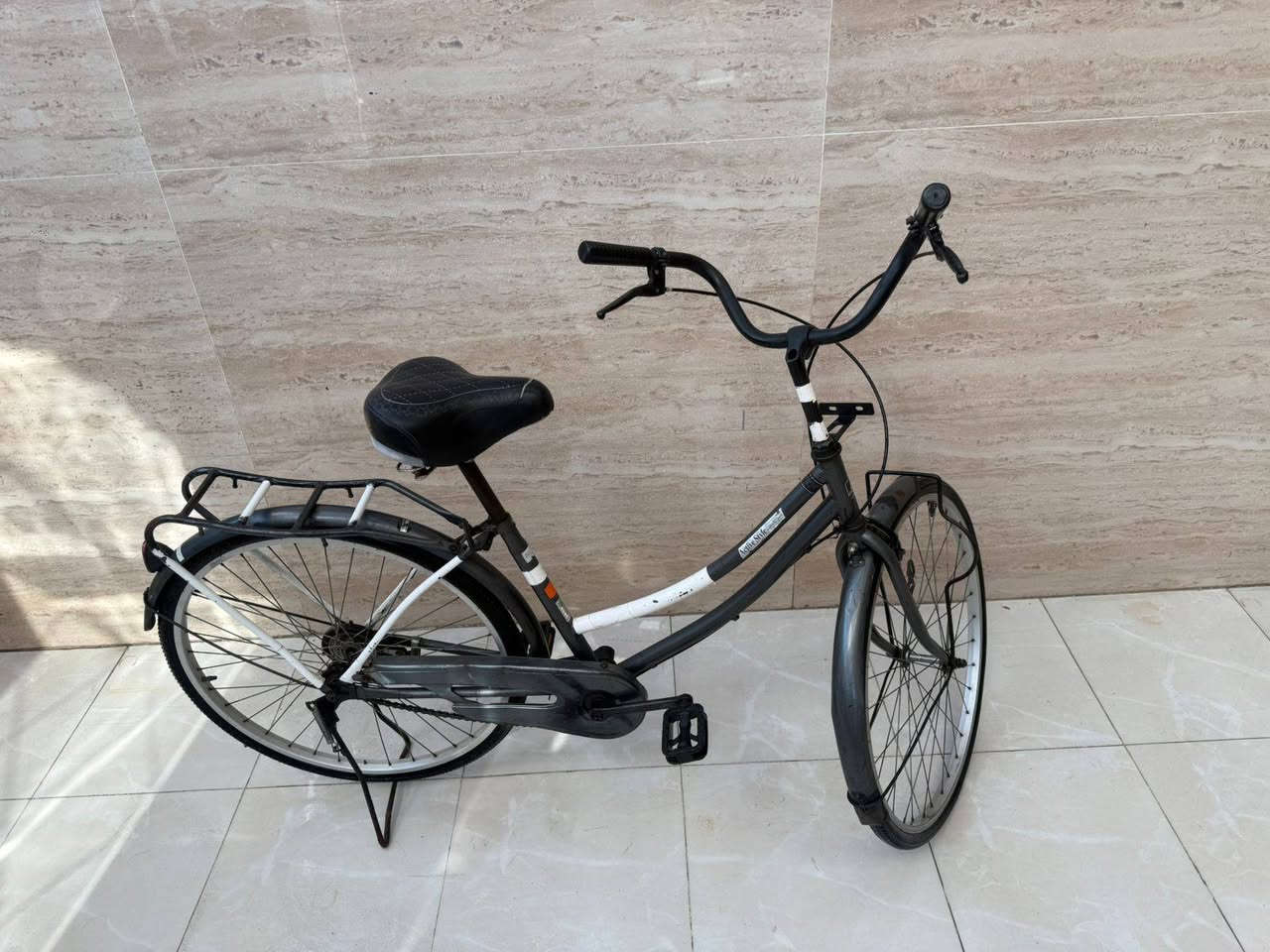 السلام عليكم باسكل بطه للبيع
ياباني جديده مبدل تايرات جدد 
السعر 《 ٦٥ 》
***********
