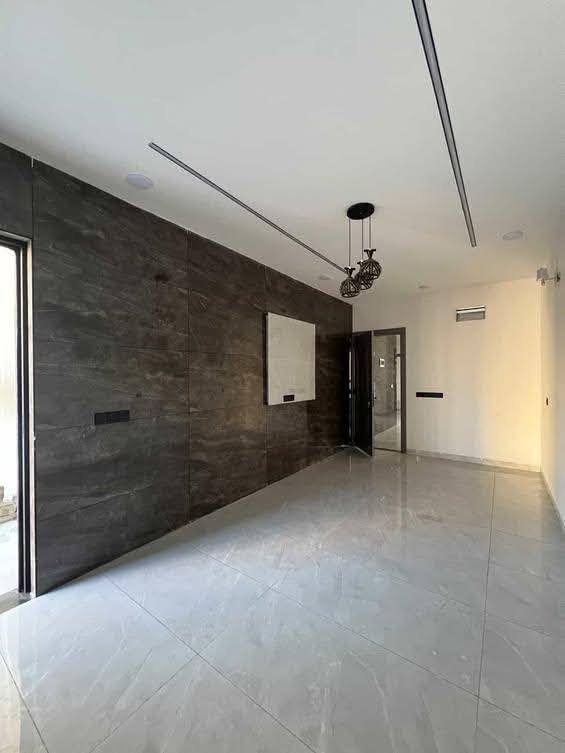 دار للبيع التعليم العالي جمعية غرفة تجارة مساحه ١٢٠ متر درايج منفصله يحتوي كل طابق ع غرفة نوم وهول واستقبال السعر 75 وبي مجال للاستفسار اكثر ***********
*********** واتساب ***********
يتوفر لدينا قطع اراضي للبيع في حي التعليم العالي والتربيه بأسعار مناسبه وكذلك يوجد لدينا نضام البناء بالتقسيط
#موصل #الجميع
