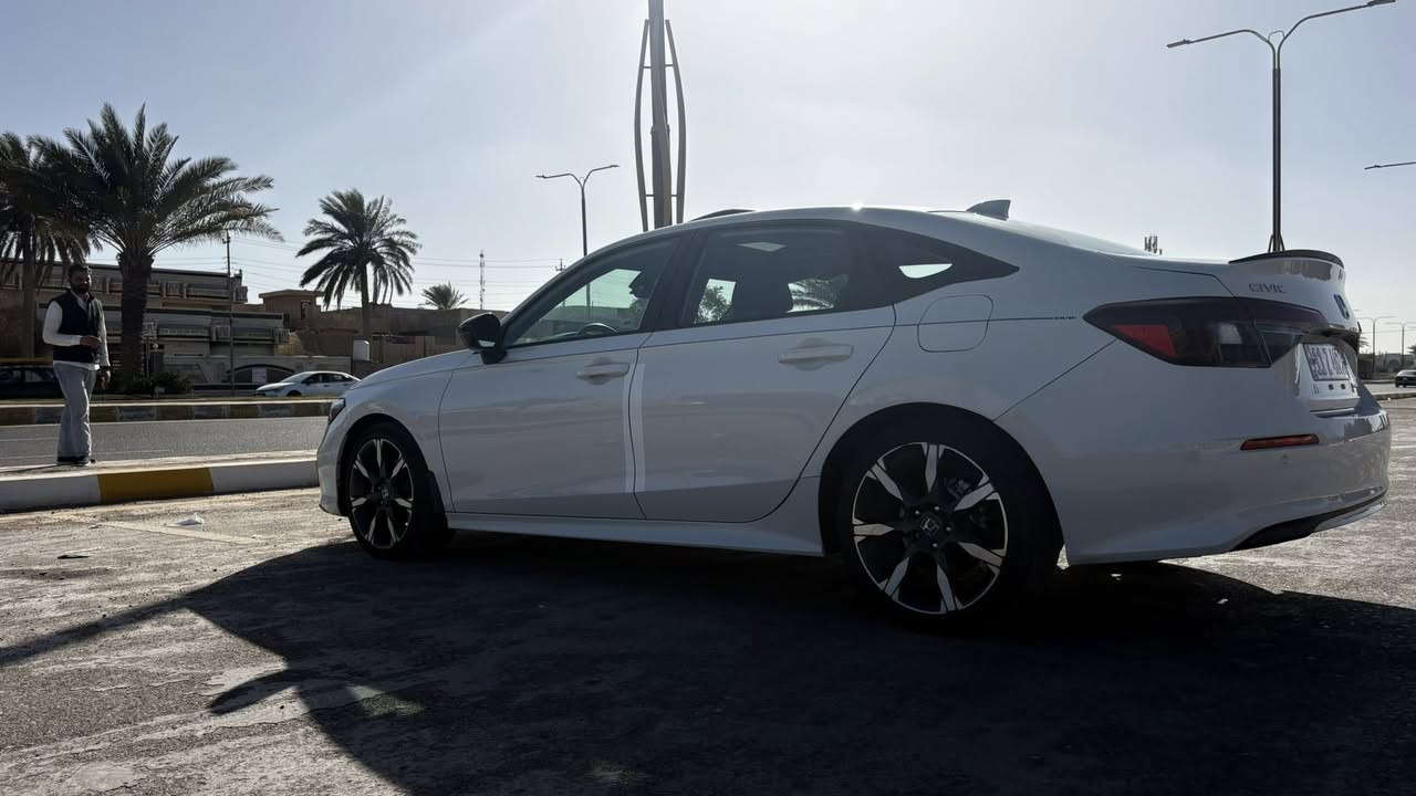 🚗 للبيع
هوندا سيفيك تورينك 2025Honda Civic Touring 

🌍 الأنبار الفلوجه 

•   🛣️  المسافة المقطوعة    -   30988 كيلو متر 

------------------------------------------------------------ 

💰 السعر:  185$

✅ المواصفات :

📅 الموديل: 2025

⚙️ المحرك: 2000 سي سي

📏 الممشى: 30988 كيلو متر 

🌍 الوارد: كندي 

🛠 الضرر: جاملغ الخلفي معدل باب مبدل نفس ألون 

🎯 الويل: 18 إنش

• أعلى فئة (فول مواصفات)

• ناقل حركة أوتوماتيك

• شاشة لمس كبيرة مع Apple CarPlay & Android Auto

• كاميرات وحساسات

• مثبت سرعة متكيف

• رادار تحديد مسار

• مانع تصادم

• مقاعد جلد

• مقاعد كهرباء

• تشغيل بصمة

• إضاءة LED أمامية وخلفية

• مكيف أوتوماتيك

• جنوط 18 إنش

• صرفية وقود ممتازة

•كشنات 4تدفئه 

•فتحه سقف 

•الرقم ***********

#للبيع #سيارات_للبيع #سيارات #بغداد_
