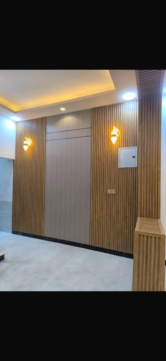 للبيع بيت 100 متر حديث بناء سنة 2024 طابق ونص غرفتين نوم 🏡
العنوان حي النصر موقع مميز ثاني بيت عل شارع العام 🏡😍
السعر 180 وبي مجال 

***********
