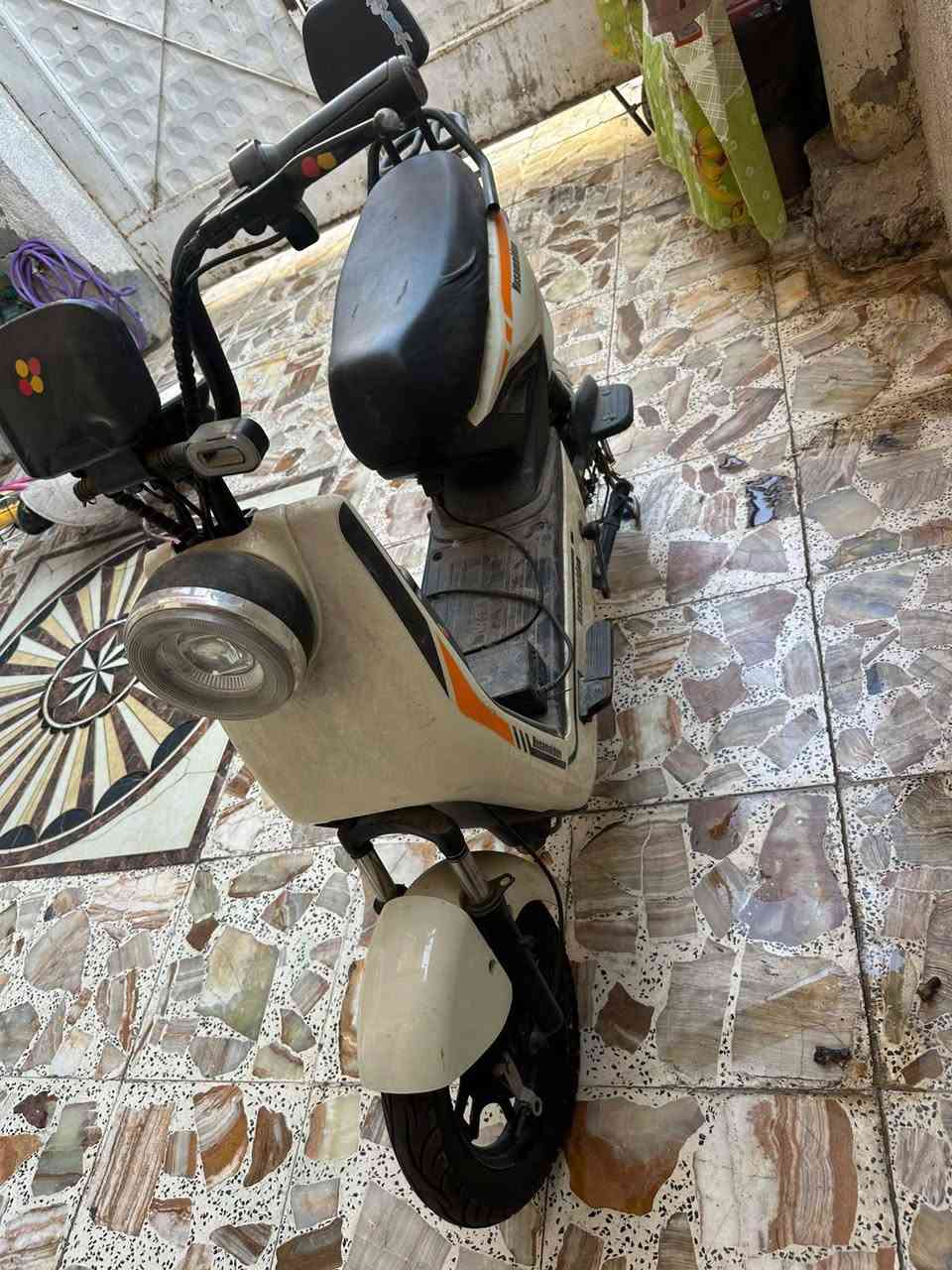 السلام عليكم
دراجه شحن نقصها بس بطارية

سعر 175

مكان بغداد العبيدي الرئاسة 

***********

