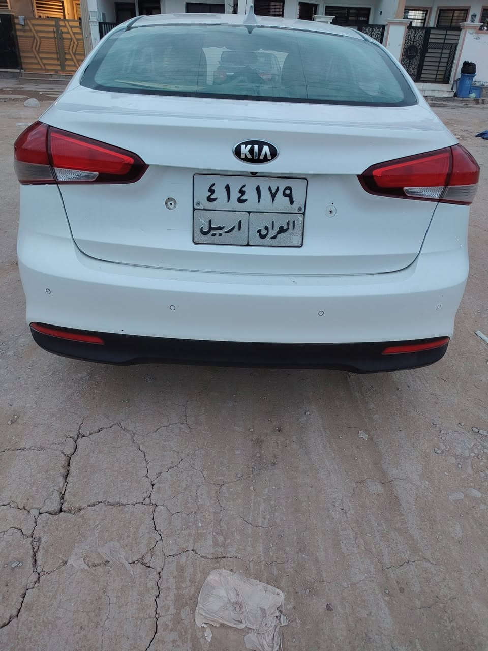 كيا سيراتو 17 سعرها ١٢٥ $
بيها تبديل باب خلف سائق نفس لون + تكحيل جاملغ  فقط
مكينة كير بلادية مفتوحة
إطارات صدرها بحالة جيدة
وكالة أو تحويل عادي جداً اب اسم شركة
مكان بغداد
***********
