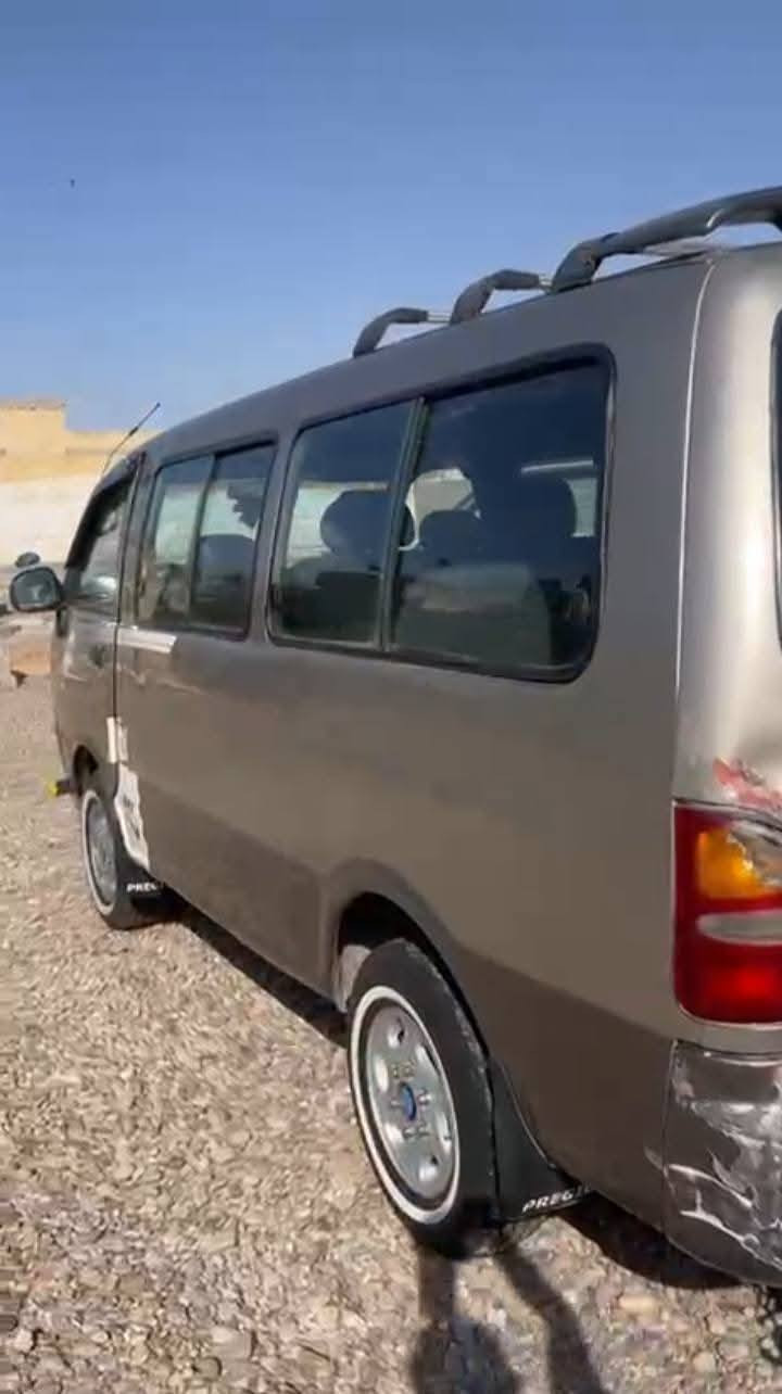 السلام عليكم كيا بريجو للبيع موديل 98 رقم بغداد انكليزي كشنات جديده مكينه3000 بيها بخار جواه تخم تاير مصبوغه للجماليه مكان بغداد المعامل السعر 68 وبيها مجال رقم الهاتف ***********
