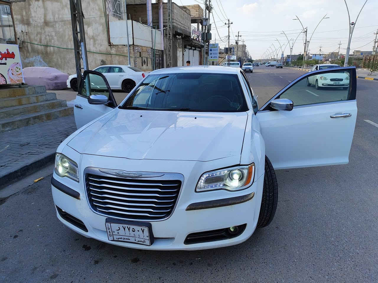 السلام عليكم أوباما 2012 للبيع سياره بيه جاملغ ايسر مبدل والباب لوره صدر مبدل سياره وارد كندي بس بيه ملاحظات قليله كشنات كهربائيه تشغيل عن بعد تخم تايرجديد  وحداديه نص عمر مكان البصره قبله شارع المدارس سعر سياره 150 وبيه مجال قليل *********** شباب اني مكلف بنشر والله
