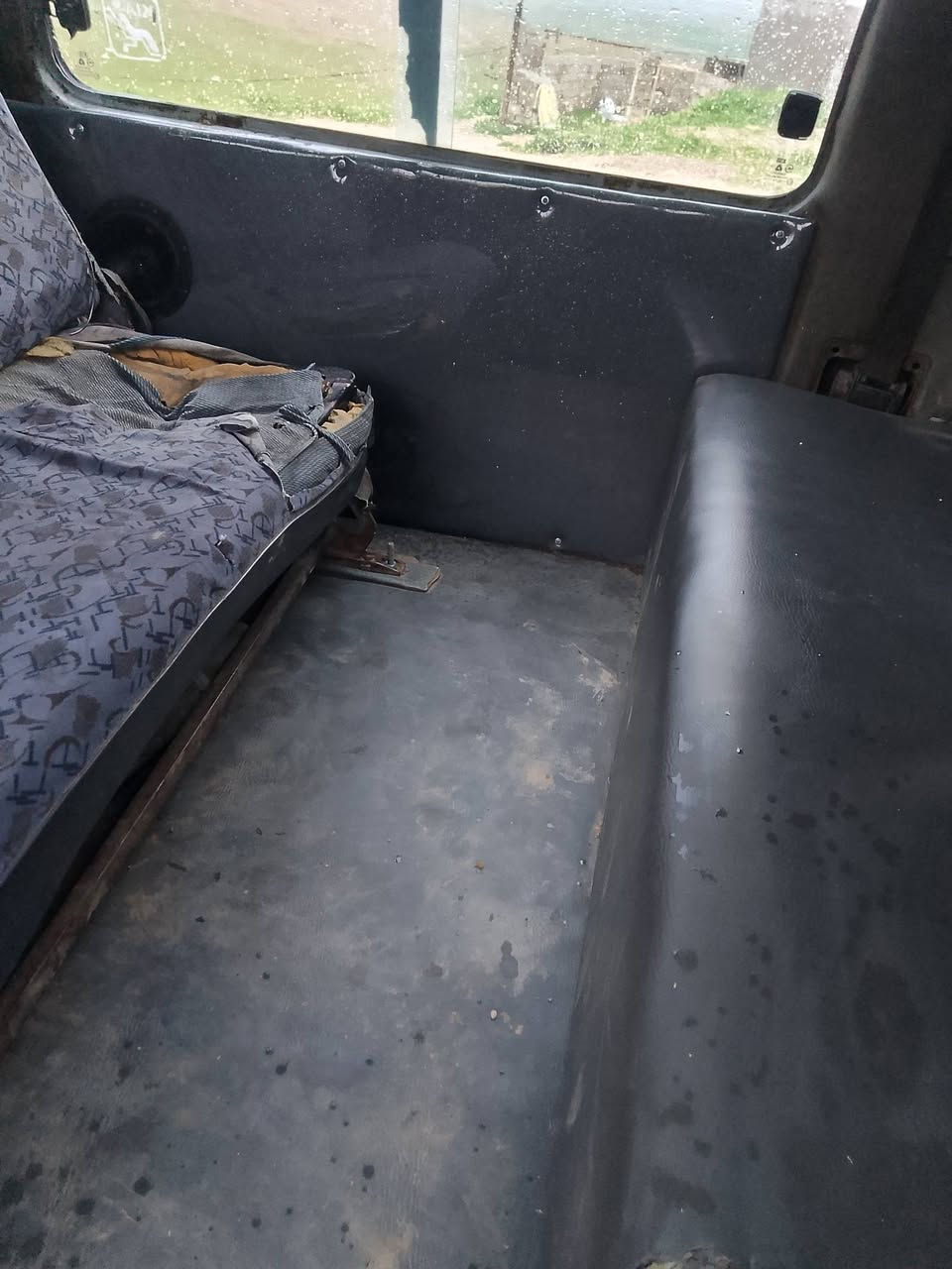 السلام عليكم
كية بستة موديل 95
السيارة جاهزة 
وايرمنية شغالة
كير ومحرك شرط 
شرط تحويل
السنوية 28
السعر 27 وبيها مجال 
للتواصل ***********
