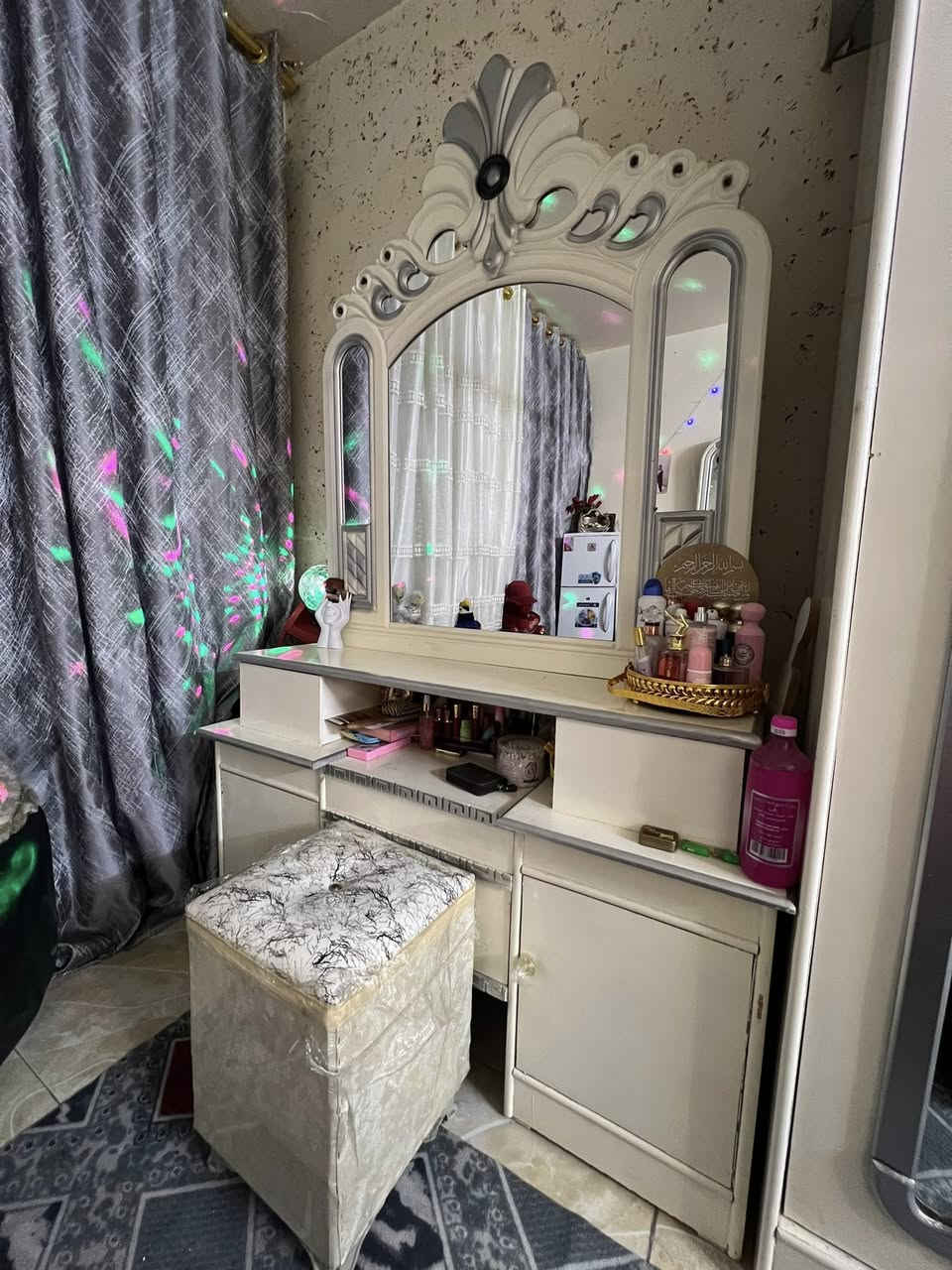 السلام عليكم غرفه اخشاب جديده ممستعمله هوايه ولله خوش غرفه نضيفه سعرها٧٥٠وبيها مجال للشراي مكاني الحريه يم جامع لعباس رقم ‭٠٧٨٠ ٩٣٧ ٠٩٣٥‬
