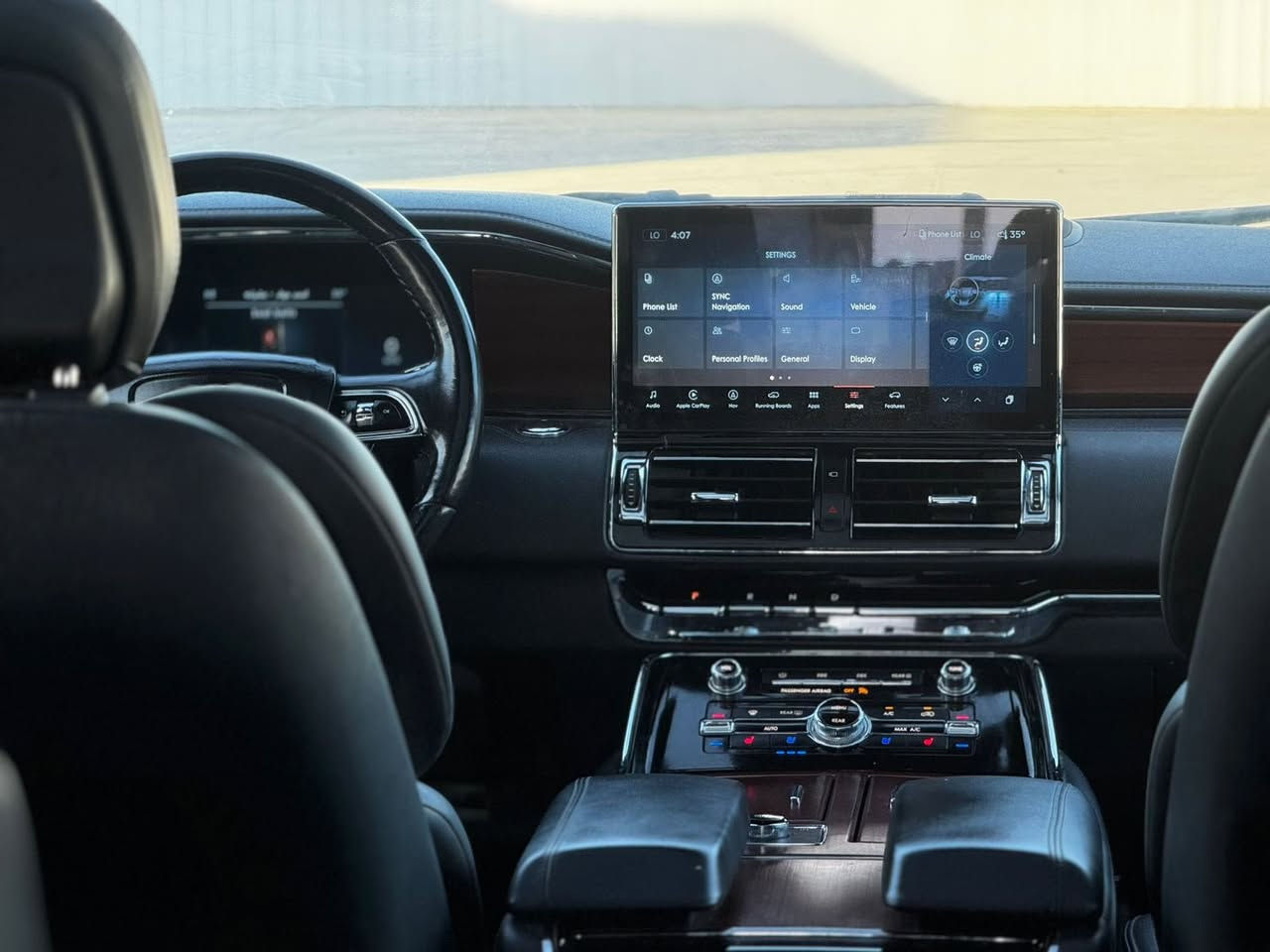 لينكولن نافيكيتور 2023
Lincoln Navigator 2023 

ماشيه 14 الف
‏السيارة دخول جديد
المواصفات:  

- سياره فاخره ليس لها مثيل
مواصفات خياليه
- سيارة موديل2023 
- ⁠فول مواصفات اعلى  فئة  
- سيارة بمحرك 6 سلندر تون تيربو بقوة 3500  سي سي  455hp حصان
                فتحة بانوراما
   دوسات عالباب فتح وغلق  
- رادار-كاميرا ٣٦٠درجة -انارات ترحيب جانبية وخلفية وامامية 
- كشنات امامية وخلفية تدفئة وتبريد  
• كشن تحكمات كثيره 
- قيادة ذاتية السير على المسار الالي
-  لايتات زنون امامية تدور معة الستيرن
-  سيارة فول مواصفات واحد على واحد سيارة 
الحادث تبديل بنيد وجاملغ 

الاستفسار عالخاص او الرقم 
***********
