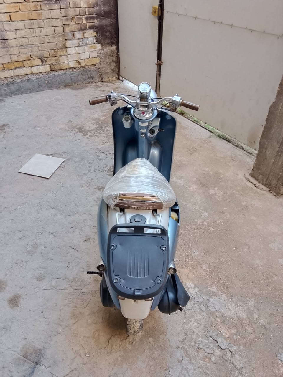 السلام عليكم اخوان هاي دراجه كلشي بدلت بيه صالصنه جديده كابريتر جديد بوشه بستم بلك كاسحه وبعد جم شغله (تشتغل بس ماتمشي)  ماعرف شنو عطله كرهبائيات شغاله بس اشاير ماتشغل الكشر كلش نضيف قيم وخذه او مراوس ويه اي دراجه بس كون نضيفه بطه بيجي اي شي 60 خاص او هاذه رقمي *********** مكاني مسيب
