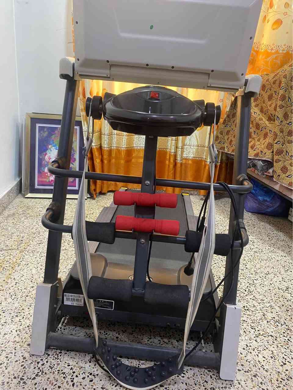 🚨 فرصة لعشاق الرياضة والرشاقة المنزلية🚨
للبيع جهاز ركض كهربائي (Treadmill) من الماركة المعروفة IUBU، بحالة جيدة الجهاز يمثل صالة رياضية مصغرة متكاملة في البيت ومثالي جداً لحرق الدهون واللياقة البدنية.

 4 تمارين في جهاز واحد متعدد الوظائف لا يقتصر على المشي والركض فقط، بل يحتوي على جهاز مساج كهربائي خاص بحزام (لتفكيك الدهون ومساج الظهر والبطن) بالإضافة إلى مقابض مدمجة لتمارين البطن والضغط.
 شاشة ديجيتال متطورة: تعرض لك كافة تفاصيل التمرين بدقة (السرعة، الوقت، المسافة، السعرات الحرارية المحروقة، ونبضات القلب).
 لوحة تحكم ذكية: تحتوي على برامج تشغيل وتدريب متعددة تناسب جميع المستويات، ومفاتيح سريعة للتحكم بالسرعة.
 أمان عالي: مزود بمفتاح الأمان الأحمر للفصل الفوري عند الطوارئ لحماية المستخدم.
 الماطور قوي ويتحمل الأوزان العالية
السعر 300 الف وبي مجال 
العنوان الموصل موصل, نينوى


**إذا كنت صاحب هذا الإعلان وتريد حذفه لأي سبب، رجاءا أرسل رسالة إلى الدعم الفني**