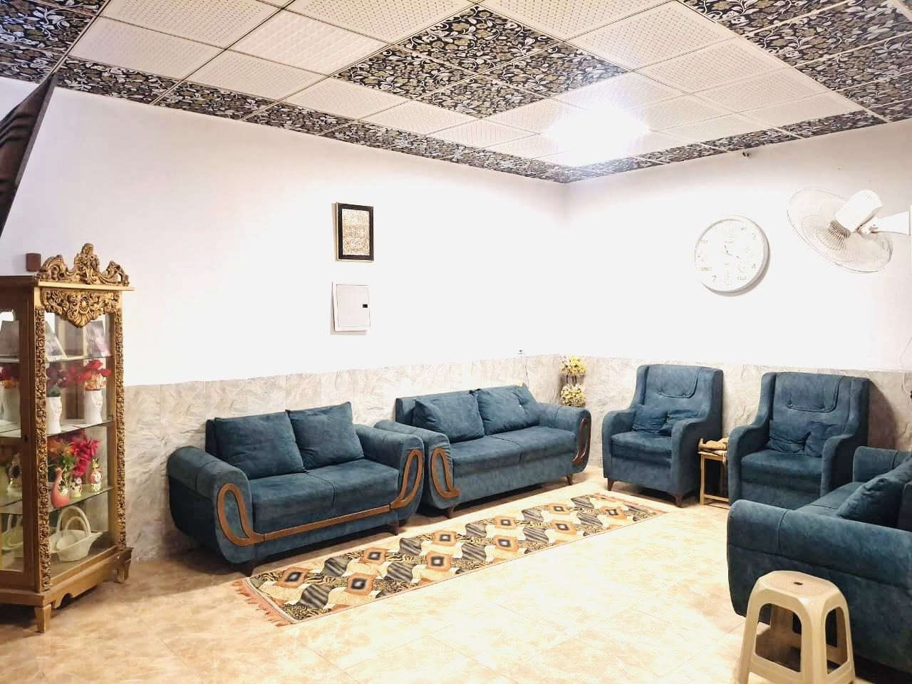 دار للبيع الديوم منطقة ال 11 الف مساحه 315 متر صدر  طير  قرب مدرسة الهماميه  طابقين  5 غرف نوم صاله استقبال مطبخ صحيات 3  كراج سيارا حديقه بيت مرتب درج خارجي  طابق ثاني  تعامل معا صاحب علاقه مباشر للستفسار ***********
