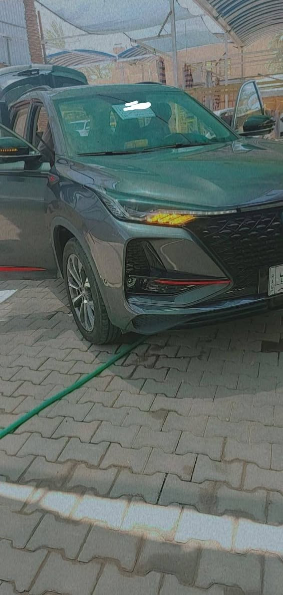 السلام عليكم
مكان بغداد الزعفرانية
*شانجان موديل CS75 plus  2022
* سياره بيها طخه خفيفه باقي سياره على وضع شركه
*لون رصاصي
السيارة حرة  و جاهزة للتحويل
*لون الداخل جلد احمر ماروني 
*حجم الاطارات R19
*حجم المحرك 2.0T
*القوى الحصانيه 230/5500
* كير اوتوماتيك
*اكزوس كروم مزدوج 
*الاضواء LED
*الاضواء اوتوماتيكيه
*الاضواء العالي والواطي اوتوماتيكيه
*كشافات اماميه
*اريل على شكل زعنفه القرش
*شاشه العدادات نوع LCD قياس 12.3انش
*شاشه معلومات وسطيه LCD حجم 10.25 انش
*ضوء داخلي للديكورLED
*ضوء ارضي للترحيب عند فتح الباب
*مكابح ABS
*نظام الكتروني لتوزيع القوى بالتساوي على دواليب 4 عند البريك
*نظام الكتروني لتحكم بالثبات ESP
*نظام للمساعدة اثناء النزول على المنحدر HDC
*ايرباك امامي للسائق والمرافق الامامي
*ايرباك جانبي للسائق والمرافق الامامي
*ايرباك جانبي عالي امامي وخلفي
*نظام ذكي لتتبع ضغط الهواء في الاطار

*حساس امامي عدد 6
*حساس خلفي عدد 6
*كروز كونترول ذكي ومتأقلم
*نظام تنبيه السائق اثناء القياده
*تحذير قبل التصادم الامامي FCW
*الكبح التلقائي في حالات الطوارئ عند وجود سياره
*الكبح الامامي في حالات الطوارئ عند وجود مشاه
*كاميرا خلفيه وامامية و جانبية نظام عين الطير ٣٦٠ درجة ثلاثي الابعاد 
*بصمه اصلية عدد ٢
*نظام الصفط بالريمونت 
*فتحه سقف بانوراميه
*فتحه سقف كهربائيه
*مرايا جانبيه مدفئه
*مرايا جانبيه كهربائيه
*كرسي السائق يعدل كهربائي بثماني حركات
*ذاكره لموضع كرسي السائق
*كرسي المرافق يعدل كهربائي بأربع حركات
*تدفئه في الكراسي الاماميه 
*باب الصندوق الخلفي كهرباء
*سانسر لسقوط الامطار على الزجاج الامامي
*نظام تكييف اوتوماتيكي منفصل التحكم للسائق والمرافق
*بلوتوث
*سماعات عدد 8
*نظام تحسين صوت الموسيقى ثلاثي الابعاد
*عدد مخارج USB  في الامام 2
السعر 28 و بيها مجال 
*رقم بغداد 
السيارة حرة و جاهزة للتحويل
*ماشية 26000


**إذا كنت صاحب هذا الإعلان وتريد حذفه لأي سبب، رجاءا أرسل رسالة إلى الدعم الفني**