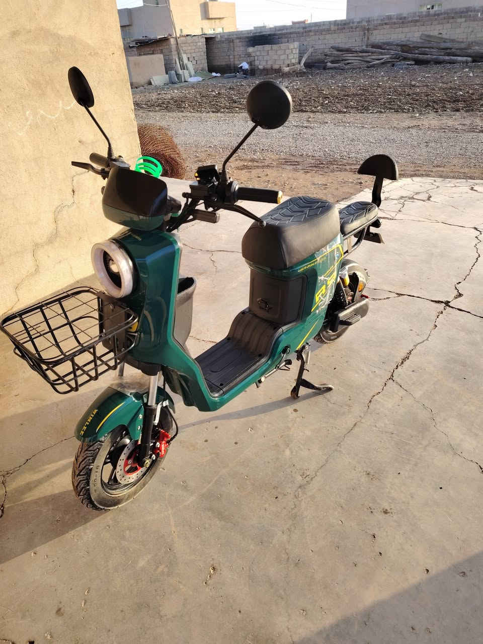 السلام عليكم  
- ماطور شحن R9 للبيع السعر (600) وبي مجال قليل 
- يرهم مراوس بموطور بانزين فقط ملاحضه حسب القناعه 

العنوان  الساحل الايسر-قرية عويجيله 
اتصل على-***********
