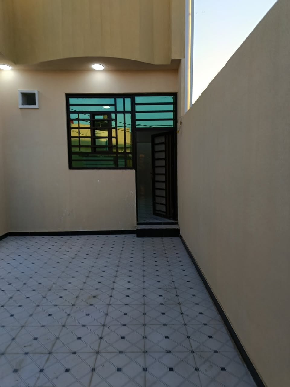 يعلن مكتب عقارات المسار
***********📞📞

♦️ دار للبيع في شط العرب شارع الصقر قرب مدرسه الصقر  
المساحة 200 متر 
ـــ غرفتين ـــ وصالة ــ ومطبخ ـــ واستقبال ـــ وحمامات ــ وكراج 
الســـعر  83وبي مجال  قليل 
للإستفسار ***********
♦️نستقبل كافة العروضات في شط العرب
