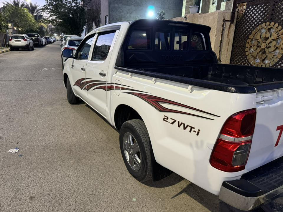 .السلام عليكم
تيوته هايلوكس موديل 14 كير اوتوماتيك 
رقم واسط نكليزي سنويا جديد هزه جديد 
تحويل مباشر 
كير محرك تبريد مكينه كفاله عامه 
تخم تاير شواصي مكفولات 
دوخل نظيفه سياره حلو معنا الكمله بل عافيه ياخذها 
سياره جاهزه من كل نواحي 
‭0772 513 5126
