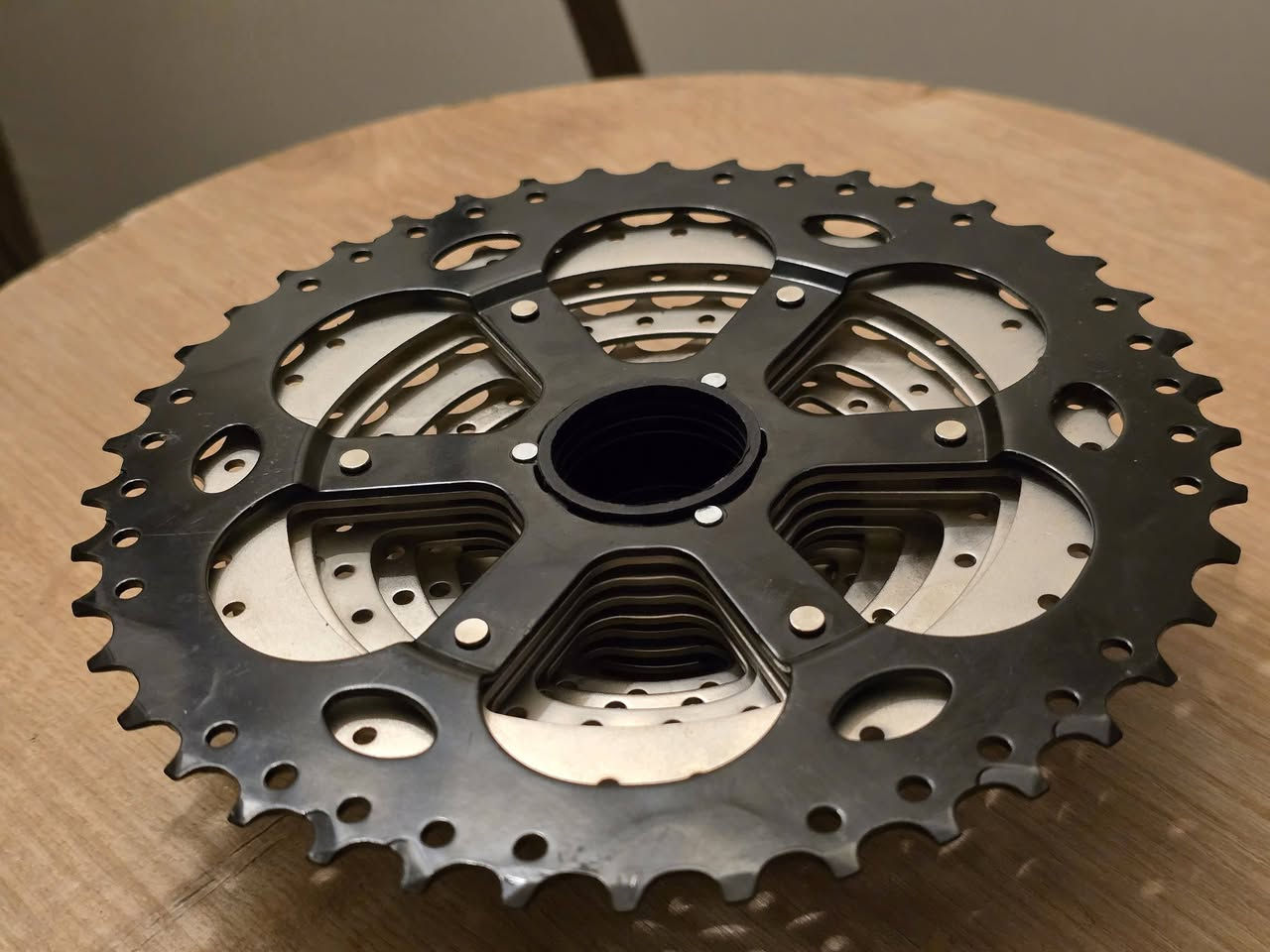 يا الله يا رزاق 👋
**🚴‍♂️✨ هلا بالشباب محبّين الدراجات! ✨🚴‍♀️
#متوووووفر 
#السعر ١٦ الاف نهائي
الماركة العملاقة TTPRO 😍 العالمية 💚
عدد السرعات 11 سرعة😘
تشتغل على الجبلي وعلى الهجين 😍
جديدة جديدة غير مستعملة نهائياً  😎
شكل مميز وعصري وحديث  🚲

.
.
.
متجر عبدالله المغامر يقدملكم افضل وأجود اغراض الدراجات الهوائية …🚲🚲🚲
✔️ شغل مرتب يخلي دراجتك فول وتخطف الأنظار 😎
✔️ أسعار مناسبة  لكل الميزانيات 👀
✔️ جودة أصلية وتحمّل عالي🚲
✔️ توصيل سريع لكل المحافظات 🚚💨
✔️ خدمة دعم بأي لحظة 💬✨
لا تضيع الوقت… جهز دراجتك وخلي طلعاتك أحلى ويا متجر عبدالله المغامر! 😍🚴✨
للأستفسار على الخاص او مراسلة الصفحة على الواتس آب 📞 📞


**إذا كنت صاحب هذا الإعلان وتريد حذفه لأي سبب، رجاءا أرسل رسالة إلى الدعم الفني**