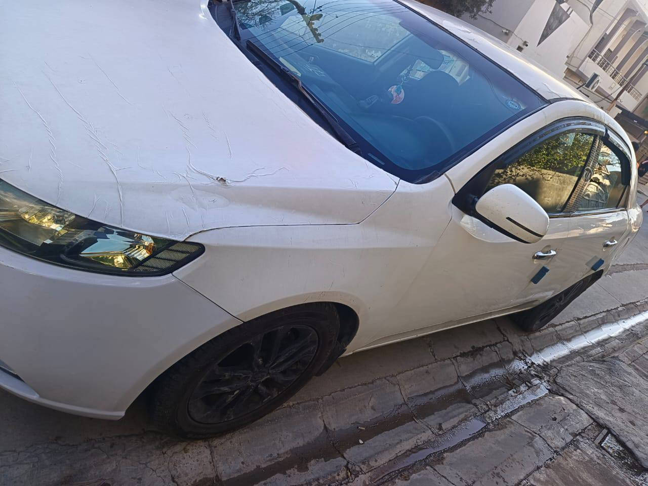 كيا سيراتو 2011 
رقم سليمانيه 
صبغ عام وتاجيه صفحه السايق
كير ومحرك مكفولات. 
حدادية نص عمر الغرفه على وضع البلاد تبريد وتدفئه شغالات 
مكان السيارة كركوك للاستفسار مراسلة الرقم ***********
