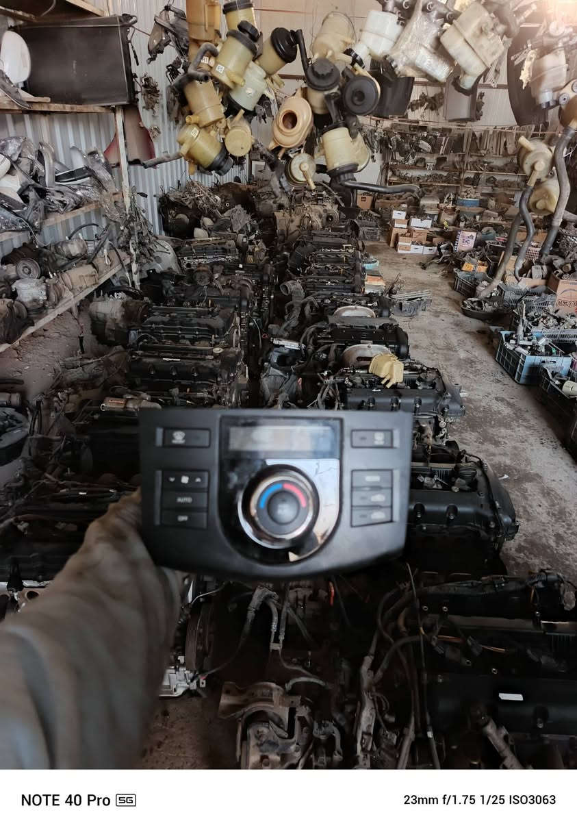 السلام عليكم ادوات سيراتو
دعاميه ١٠٠
بنيد ١٥٠
بدنه١٢٥
جوملغ٧٠
لايتات١٣٠
راديتر ٦٥
مروحه٧٠
مكينه ١٦٠٠  /7ورقات
كير 4نمر /350
باب كامل 150
فرممه كامله 100
دبلات 100
كشافات مع شباك 75
دجه زيته 25
موطور ماسحات 20
اي شي للسيراتو مناسب اسعار جوه السوك 
عنوان كربلاء اطويريج شارع الحولي 
***********
***********
توصيل ماكو نعتذر
