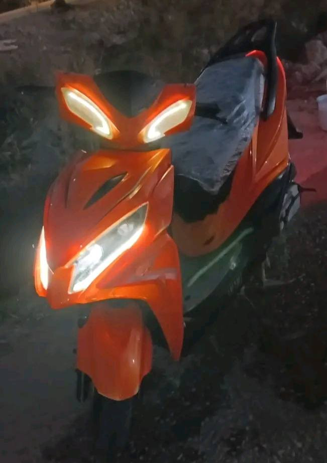 سكنس جامبو سعره 350كفاله عامه  مكينته مال ماكس تزويد 55
شغاله شرط اول هندر واول نكرة سلف هاي كدامك بلمقطع مكفوله من كلشي غراضه بلاد وفول سوادات 
عداد شغال
عداد بانزين
وياله جدد ياماها
كلجات بعدهن جيس 
راجز سلف وخرز جدد
كهربائياته تخبل اشاير +عالي وناصي + بك لايت + رماش 
هورن بعده جديد 
ستان وسطي وصفاحي
كفرات ختم واحد وجدد كدام عينك تجي تفحص هاي صوره وشوف شلون صوته ناعم مكاني بين الكرمه ولسوك على طريق ال زياد راسلني وبيك خير ودلل ***********
