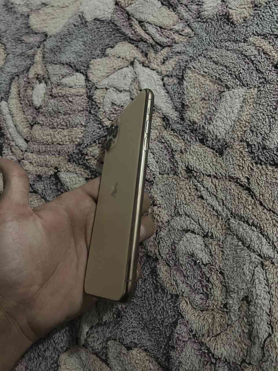 السلام عليكم ايفون 11 برو ماكس الجهاز نضيف جداً جداً فقط مستبدل شاشه اصيله وبي هاي النقطه الي بل شاشه صارلها اكثر من سنه الجهاز بي ضمان تجي تاخذه من البيت تفحص وتشوف والك بي ضمان شكد ماتريد البطاريه 80 بل يوم اشحنه مره وحده الجهاز ما يصرف شحن ابدد العنوان البصره المعقل السعر 250 قفل كلش فقط واتس موجود ***********
