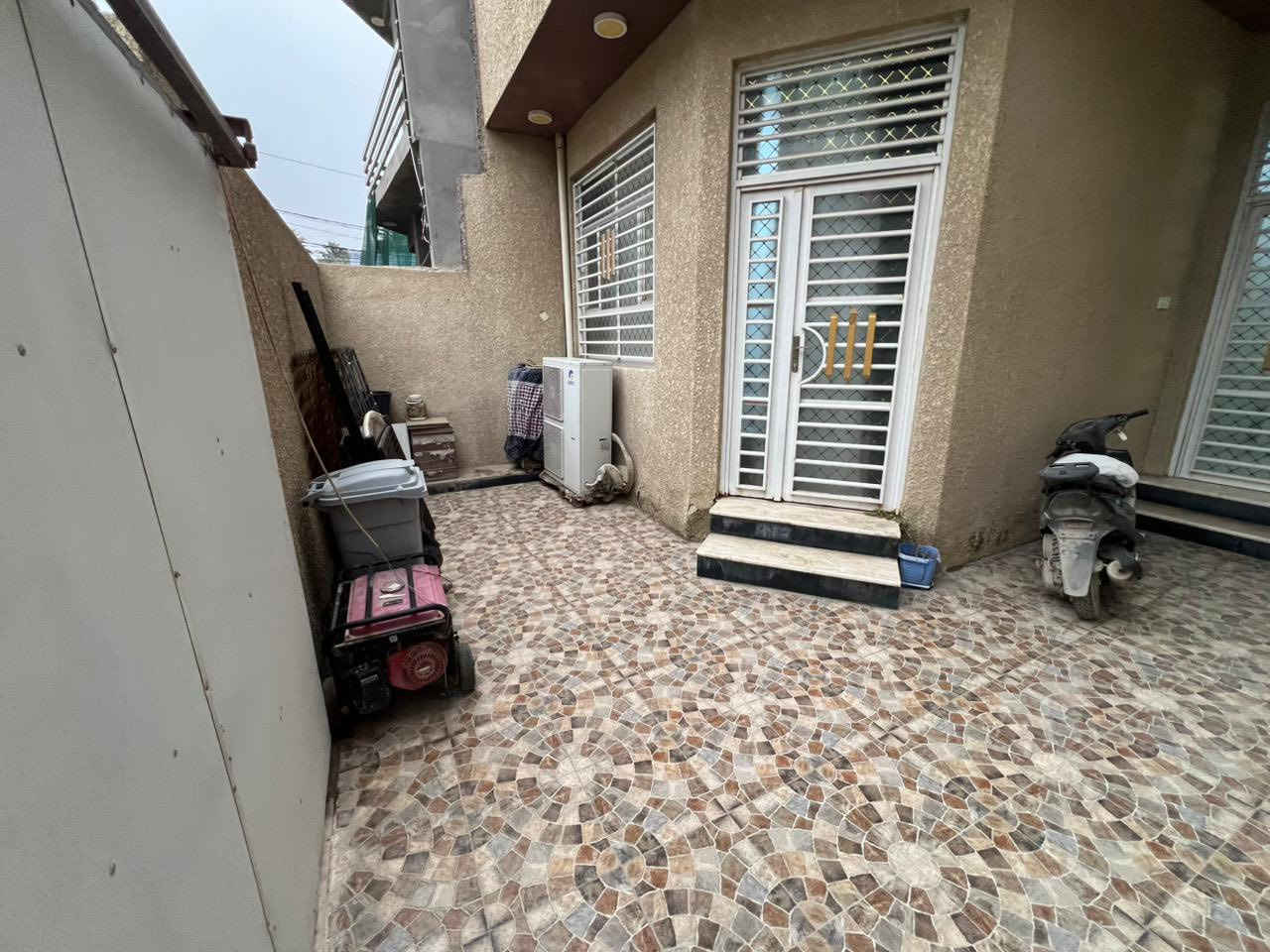 🏠🏠#للبيع دار
دار للبيــــع مساحة 150 متر #طابو زراعـــي ســند 25 

الـــواجهة 7,5 ونـــــزال 20

فـــــــي//حـــي الصــحة فــرع مخبــز الكورنـيــش

عــــرض الشارع 8 مــــتر

تفـاصيــــــل//

#الطـــابق الأرضـــي //مطبخ وصاله وكلدور غرفة نوم ومجمع داخلــي و كــراج

#الطابق الثاني //غرفـــة نــوم 

الســـعر//240 ملـــيون وبـــي مـــجال 

———————————————-

للاستفسار  الاتصال او مراسلة الصفحه

*********** علي الجنابي 

*********** نوار الجنابي 

#مكتب المدار للعقار  نزلة جسر بته باتجاه جسر الثوره 

الي يحب يعرض عقاره تواصل 

*********** حسنين الجنابي
