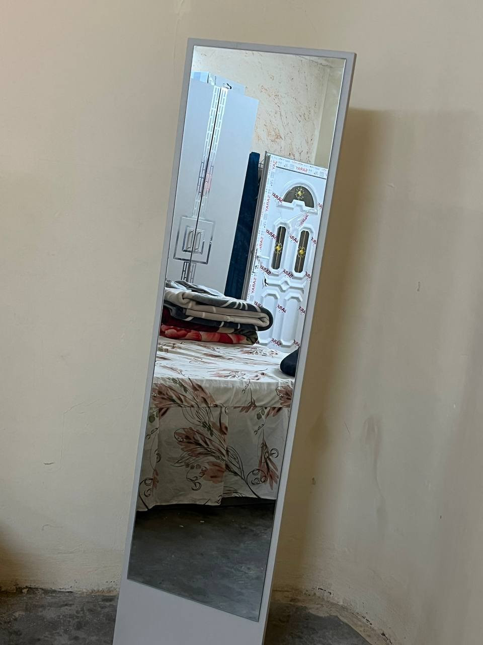 سلام عليكم غرفه نوم للبيع جديده بعدها 
ب 800وبيها مجال الشراي يتصل 
‏‪0789 087 7548‬‏
