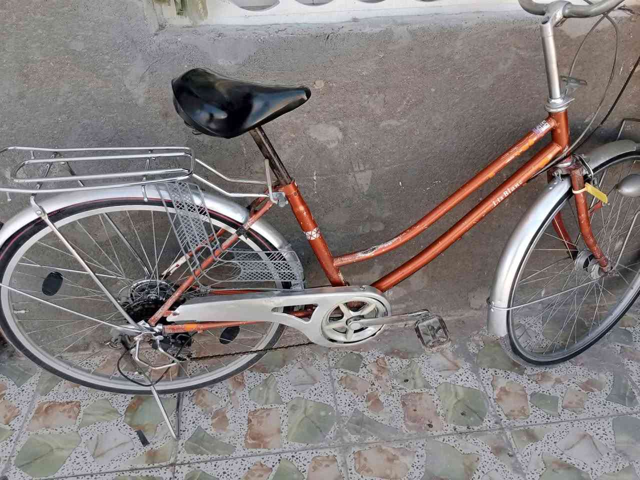 سلام عليكم بيسكل للبيع ياباني حجم 26 كير وحساس شغالات فول بيسكل نضيف تيرات وجوابة  جدد والويالة موس بيسكل فقط الشة بيعة شوية جراد مبين بل صورة سعر 70 مكان حلة نيل مقابل كوين بارك *********** واتساب
