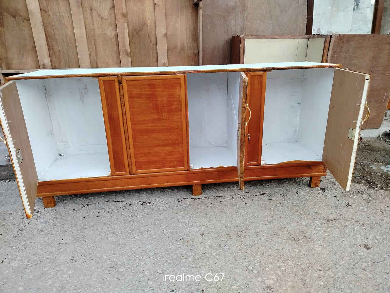 بوفيه مترين وربع وارتفاع 95سم ///السعر 95الف////ملحق تزكام المنيوم الطول متر و40سم//السعر 35الف التواصل العمارة حي النداء شارع الحسينيه فرع فرن صمون الكرار تلفون ***********
