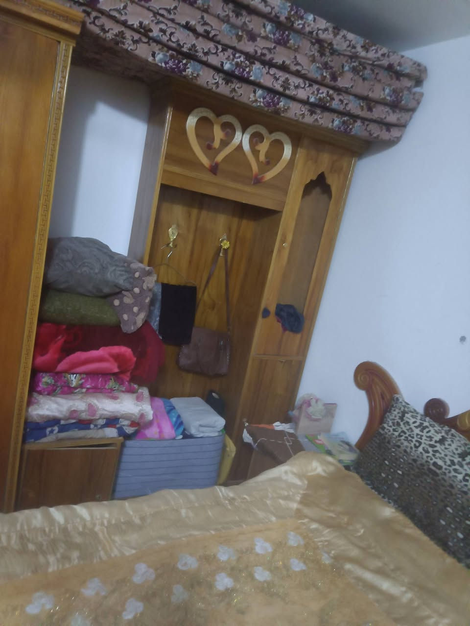 غرفه   سعر ٤٠٠ وبيه مجال رقم وتساب ***********
