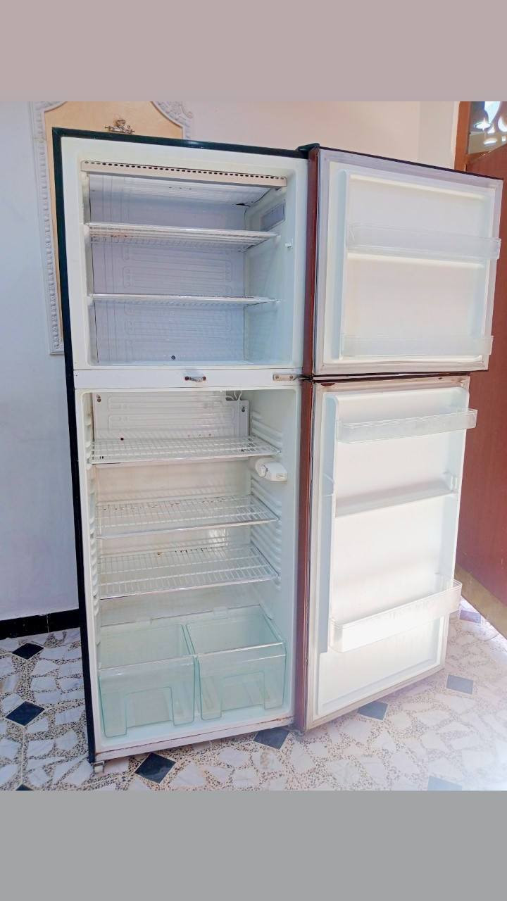 سلام عليكم ثلاجه بلاديه شغاله نظافته % مستخدمه شي بسيط حجم 20 عنوان بغداد الاستفسار تصال ع *********** او راسلة صفحه
