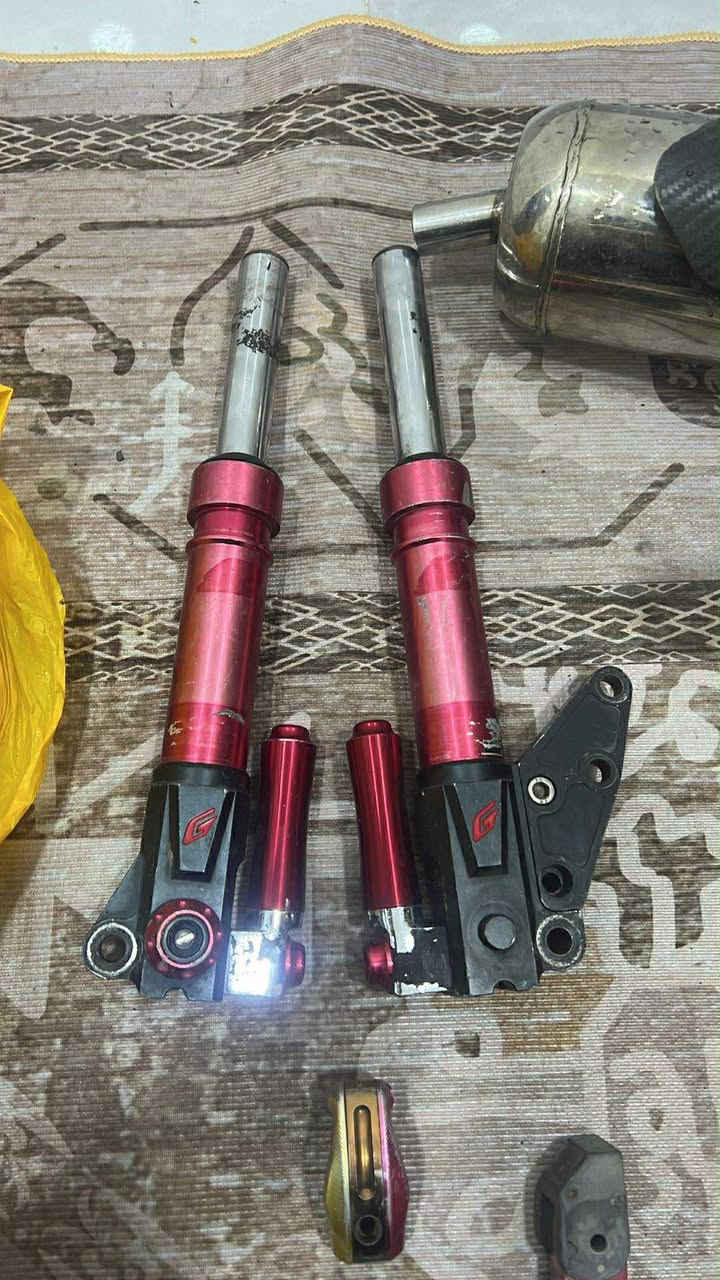 غراض كرزيات  وصلنصة ستيل قطعتين للبيع مكاني حلة توصل موجود
***********
