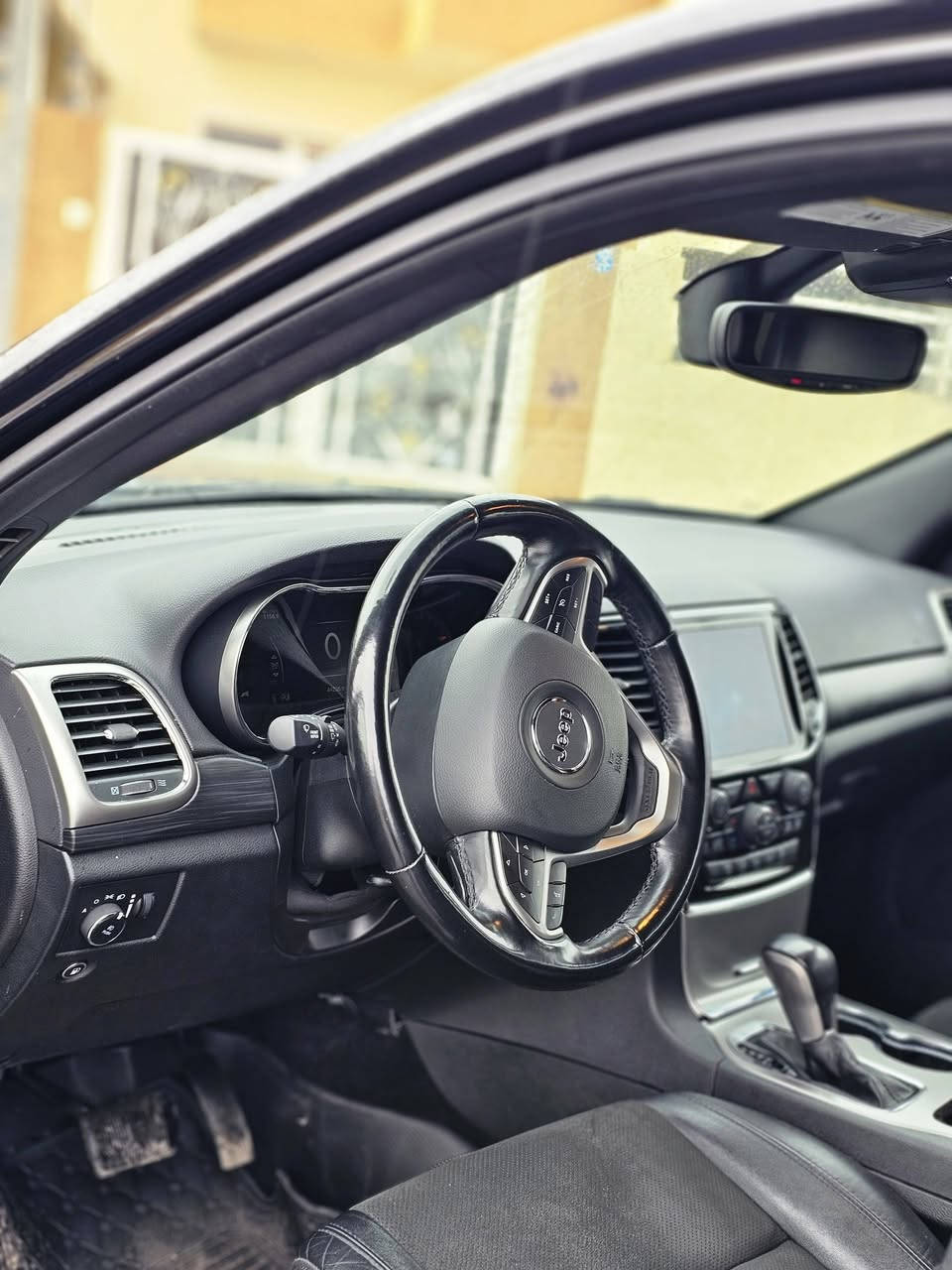 جيب لاريدو ٢٠٢٢
بلاك توب
٤٥ ميل
٢ قتع سبخ
بجم كبس بدون دواغل بدون ايرباك
سعر ٢٥٥
***********
