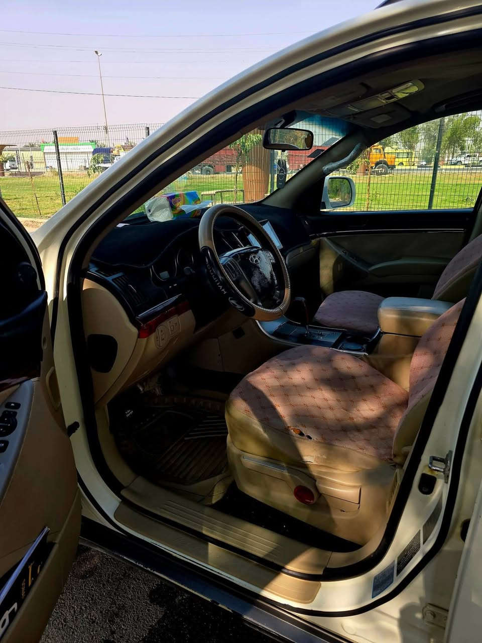 السلام عليكم هونداي فيركروز موديل 2008رقم بغداد  بأسمي سنويه جديده هزه جديده  التحويل او وكالهه
شاشه  اندرويد كامره خلفيه  جنطه وكشنات عادي تبريد 3قطع كشنات جلد السياره بدون اي حادث بيها بارد فقط   محرك جديد وكير جديد حاديه جديده تخم تاير سياره جاهزه كلشي ماعايزه السياره وارد خليجي  وسياره احلى من الصور السعر ١١٥ 
مكان السياره واسط العزيزية 
اتصال فقط 👇 
***********
***********
