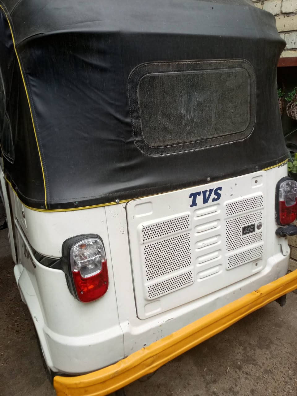 تكتك تي في اس مديل2022شهر 11 طالع من الشركه2024 بسمي سنويه نكليزي هزه جديده تكتك مكفوله من كلشي لا صبغ ولا طخه ولا خياس مكينه مكفوله اكسن  مكفول  مال بيت ما متعوبه بسمي تحويل ثاني رقمها بغداد 
السعر7200بغداد العبيدي *********** ما متواجد عل نت
