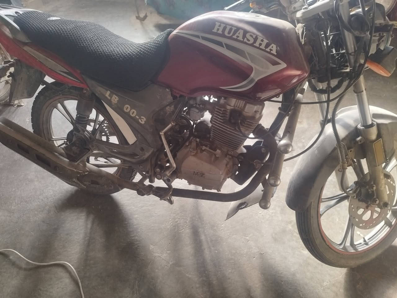 السلام عليكم 
دراجه نوع ام زت MZ موديل 2016 دراجه 
شادله تانكي هيوشه  موطور شغال نقص باتري فقط 

السعر 350 وبي مجال 
واتساب /***********
هاتف /***********
