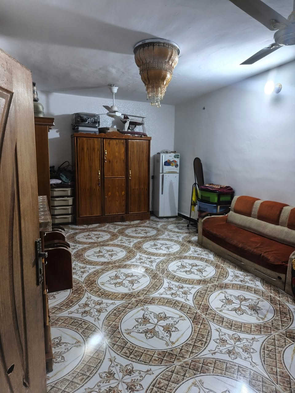 [[بسم الله الرحمن الرحيم]]
🏡     🏘      🏚 

#يوجد_ مشتمل طابق ونص _للبيع أو مراوس مشتمل بالشهداء 
#العنوان  الفلوجة 
#المنطقة تأميم الثانيه قرب نهر فليح ✨

✅المساحة : 168م
🏘يتكون من 
غرفتين نوم 
صاله
استقبال 
مطبخ 
صحيات 

                       #بناء 🧱 : بلوك 
      
     #شارع 🏞️⬆️⬆️ : 10م تبليط كامل الخدمات 

  #السعر_محدد_من_قبل_البائع 
        
        ⚖️⚖️   نوع الملك : طابو صرف تحويل مباشر  🏙 

         #السعر_💰💸:  75 مليون 

__________________________________

للأستفسار⛔🖲️ : مراجعة 
🥇#مكتب_الدوحه_للعقار 🥇
العنوان شارع المنجزات تقاطع جامع التقوئ مجاور محطة المتميز المركزية لغسيل السيارات 🚗🚖
__________________________________

#ملاحظة//📋📑 اذا لديك عقار تريد تعرضة للبيع او تريد تشتري عقار قم بمراسلة الصفحة او اتصال على لارقام الموجودة+ واتساب
            
         #للأتصال_او_واتساب 📞  ***********
         #للأتصال_كورك.   📞.      ‏  ‪***********

#بيع_وشراء_الدور_السكنية_والزراعية_العقارات_في_مدينة_الفلوجة #مكتب_الدوحه_للعقار_بيع_وشراء_العقارات_بسعر_مناسب
#عقارات_الانبار_الفلوجة
