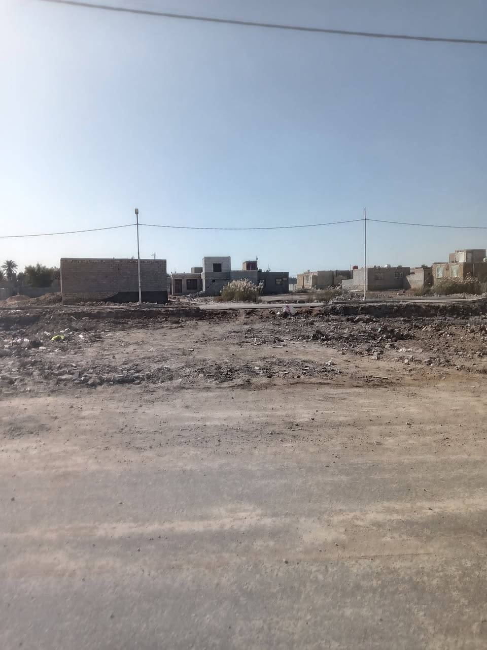 السلام عليكم اخوان عرصة للبيع ٢٠٠ متر سند ٢٥ مداور ثاني يوم كافة الخدمات ماء مجاري كهربائ ارصفة تبليط عنوان الزيتون عرصات حجي عزير تواصل خاص او *********** بي واتساب
