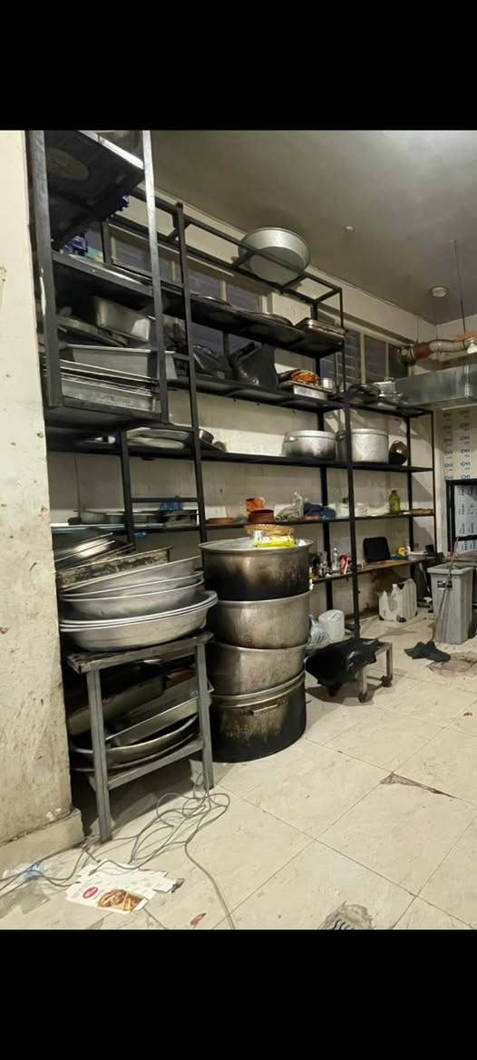 غراض للبيع كلمن وسعره
السلام عليكم ورحمة الله وبركاته
مصعد كامل مع الكهرباء والجوزات مالته ب٢٨٠
حماية عراقي ٦ بلانك بدون بلانكات ب١٥٠
سنك غسل السطح مالته مرمر مع خلاطه ب٨٠ الف
شواية مال كباب ودجاج واجنحه حجم ٤ متر مع دكت ب٣٥٠
دكت حجم متر ونص في متر ونص طول ٤ متر ب١٠٠ الف
رفوف ٧ طوابق ورفوف ٣ طوابق ورفوف ٤ طوابق كلهن ب٥٠٠
براد طرح كله سل ستيل داخل وخارج ب٤٠٠
ميز تقديم تفصال طول ٥ متر وعرض ٨٠ سطح مرمر ب٣٠٠ الف
طباخ جبير ٦ عيون كله سلستيل تركي اصلي ب ٦٥٠
عارضة مقبلات ١٠ بلانك كبير ب٣٠٠ الف
متبله فاكيوم سلستيل مال  تتبيل لحم ودجاج ب٤٠٠
  مع جهاز كامل ب٦٠٠ الف RB سستم كاميرات ١٨ كاميرا نوع 
خلاطات كاتم اصلي عدد ٢ ب٩٠ الف
مرايات لمس عدد ٤ ب٨٠ الف
كراسي جلد تركي اصلي خشب زان عدد ١٢ الواحد ب٧٥
منقلة فحم تفصال ب٥٠ الف
قاطع للصحيات ب٧٥ الف
اوفن ماركة وستن ب١٠٠  الف
اماعين وطوس بيهن ٣٠٠ قطعة شلع ١٨٠ الف
ميوزة سطح سلستيل عدد ٣ كلهن ب٢٠٠ الف
ميز بارستا حجم ٤ متر سطح كرانيت ب٣٠٠ الف
ديكور باريستا مكان السيروبات ب١٥٠ الف
عارضة تبريد ماركة ايكور ب٣٠٠ الف
ميوزة ١١ ميز وكراسي ٤٤ خشب زان ب٢٣٠ الميز
وبعد غراض هواي الحاب يستفسر ع الوتساب او يريد يرمشلي واني اتصل بي واللي يريد الغراض شلع هم اداري
***********
