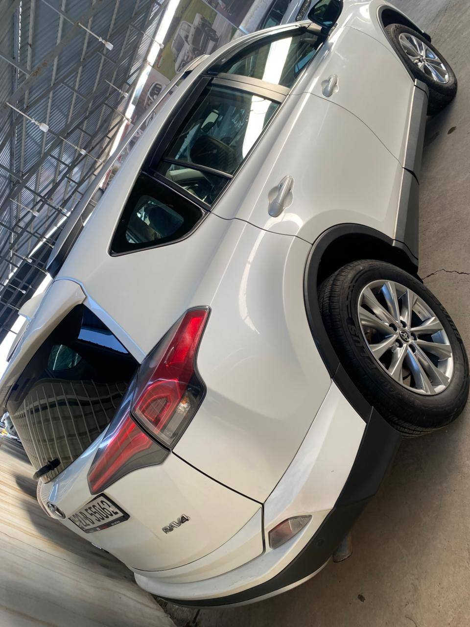 سلام عليكم 
راف فور خليجي موديل 2017
لون ابيض بدون صبغ
فول مواصفات  بصمة سلايت  باب خلفي صندوق فتح وسد  دوكمة كهربائي من يم  سايق  و امامي وخلفي حساسات و  كامرة  و مرايات شفط كهربائي 
محرك كاز 4 سلندر
كير عادي 
حصة كاز بيها
سعر 138 $  بيهه مجال للطيبين
***********
