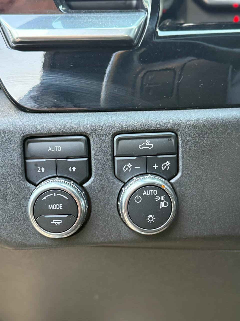 مۆدێل ٢٠٢٣ 
***********
مواسەفات،SLE فول 
محرک ٤ سلندر ٢٧٠٠ توربۆ 
طابينها بكلين تايتل، باب ورا سايق صبغ بمب امريكا و بودي ورا سكن همينه
سعر ٣٣٥  
مجال بسیط السليمانية, العراق
