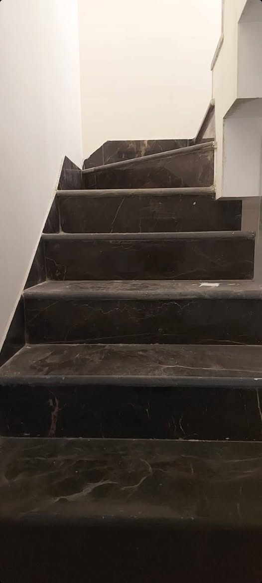 دار للبيع 50م بغداد الاعلام مجاور مركز الشرطة الاعلام الاستفسار *********** او ***********
