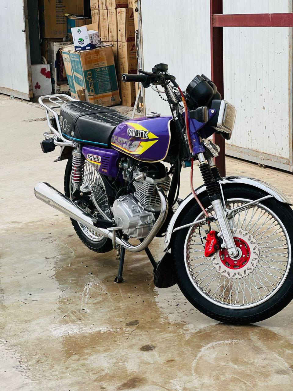 للبيع فقط دراجة تايكر سونلنك ايراني 4 نمر ، موديل 25 
الملاحظات : مگلوبة وضربتهة بالتانكي والاشارة ، ضربة خفيفة مثل ما موضح بالصورة ، مبدل اشاير امامية وظفيرة فقط 
السعر 800 وبيهجة مجال بسيط حگ الجية 

ملاحظة ، اسعار الدراجات جاي تصعد 
اليوم تلكاهة بهيج سعر مستقبلا اغلى تصير 
ما متواجد عالنت 
***********
