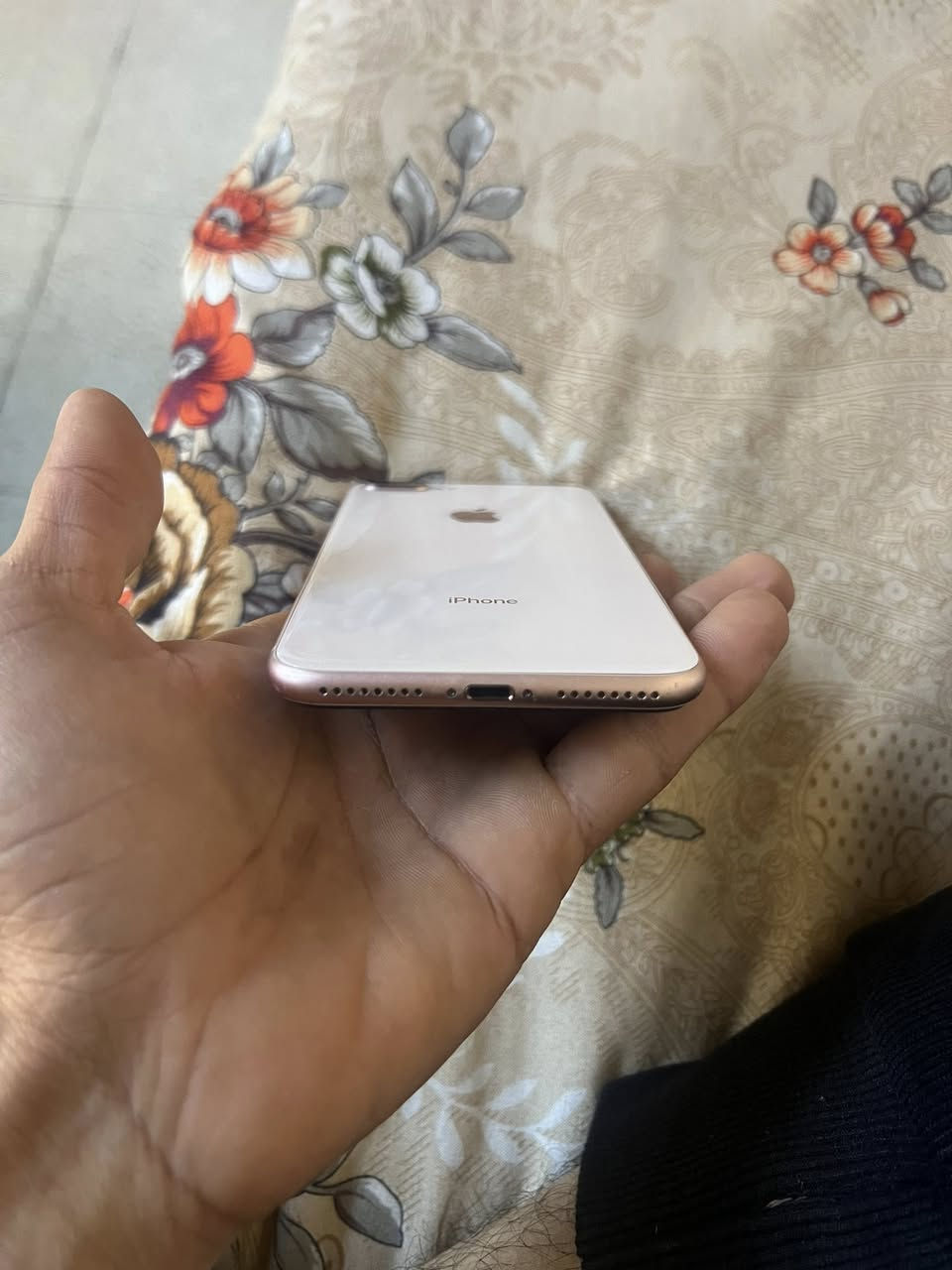 سلام عليكم آيفون 8للبيع جهاز كله شغال نت مخابره كامرات بصمه شحن صوت كله شغال مبدل بطاريه وشحنه كلش حلو مكاني حي اور أو لشعب لسعر ٩٠ وبي مجال قليل موجود خاص ***********
