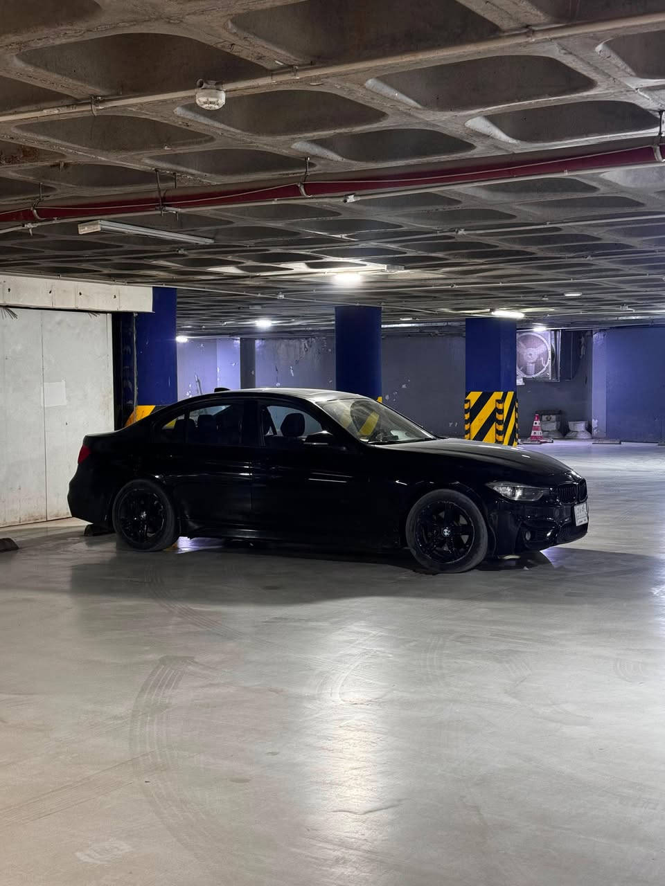 BMW 328i 2014
محرك 2000 تيربو 4 سلندر
ماشية..91 الف كيلو
نضيفة كلش وماشاء الله كدام عينكم ربع متذب عليه 
فول مواصفات 
كير وكالة
محرك وكالة 
بيه فقط قطعتين 
مكانها بابل -شارع 60 
الهاتف ‭***********‬
اتصل وبيك خير وتدلل جوه السوك
