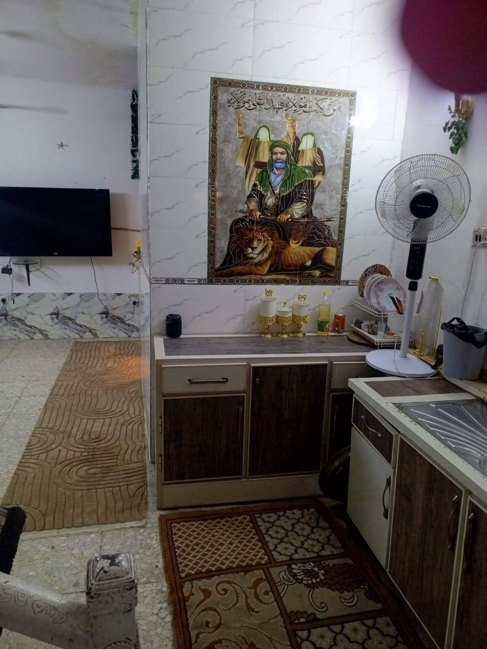 السلام عليكم
بيت طابو زراعي ١٠٠ متر الزعفرانية شارع الكهرباء قرب صيدلية زينة علي السعر مناسسب جدا 
 طابق ونص بناء بلوك 
الطابق الاول يحتوي على طرمه وغرفة خطار 4×7 وحولي 5×7ومطبخ وغرفة نوم5×4 وصحيات
  الطابق الثاني سندويج يحتوي على غرفة نوم وحولي وصحيات وسطح
التواصل على هذا الرقم 
***********
