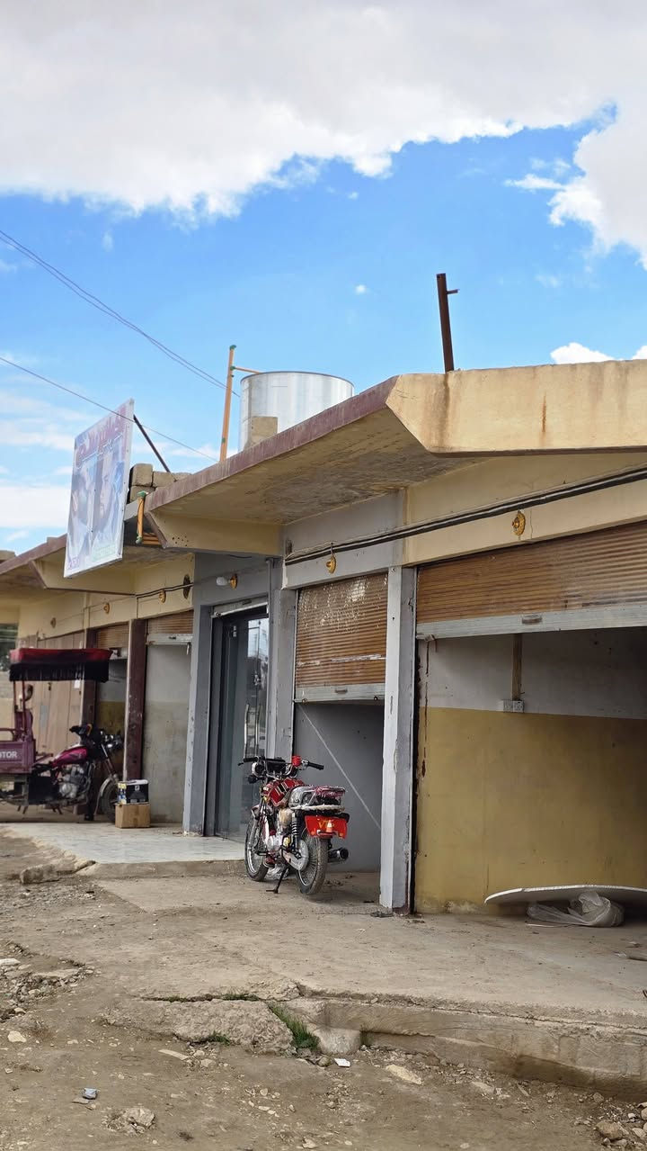 محلات للايجار 
حي الكفاح الجنوبي بالقرب من مفرق الجولاق على السايدين
للإستفسار الاتصال على الأرقام التالية 
***********
***********
