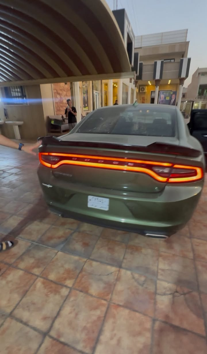 جارجر امريكي موديل 23  رقم بغداد بسمي 
            (الاصدار الاخيرررر)              اللون .  
زيتوني🤍 حجم المحرك 3600حادثه بنيد فقط مواصفات السيارة ..-كامرة خلفية دوارة HD-لايتات زنون وكالة-تشغيل عن بعد -كشنات حضن مع تحكم كهرباء-حساس خلفي- بلوجكترات زنون لد امامي -شاشة iكبيره مع نضام GPS-مري جانبية هيتر مع عاكس الضوء-نضام USB- كامل -تبريد قطعتين-بصمة ابواب -سماعت LplNEاي استفسار الاتصال. متوفر وتس اب 📞***********
