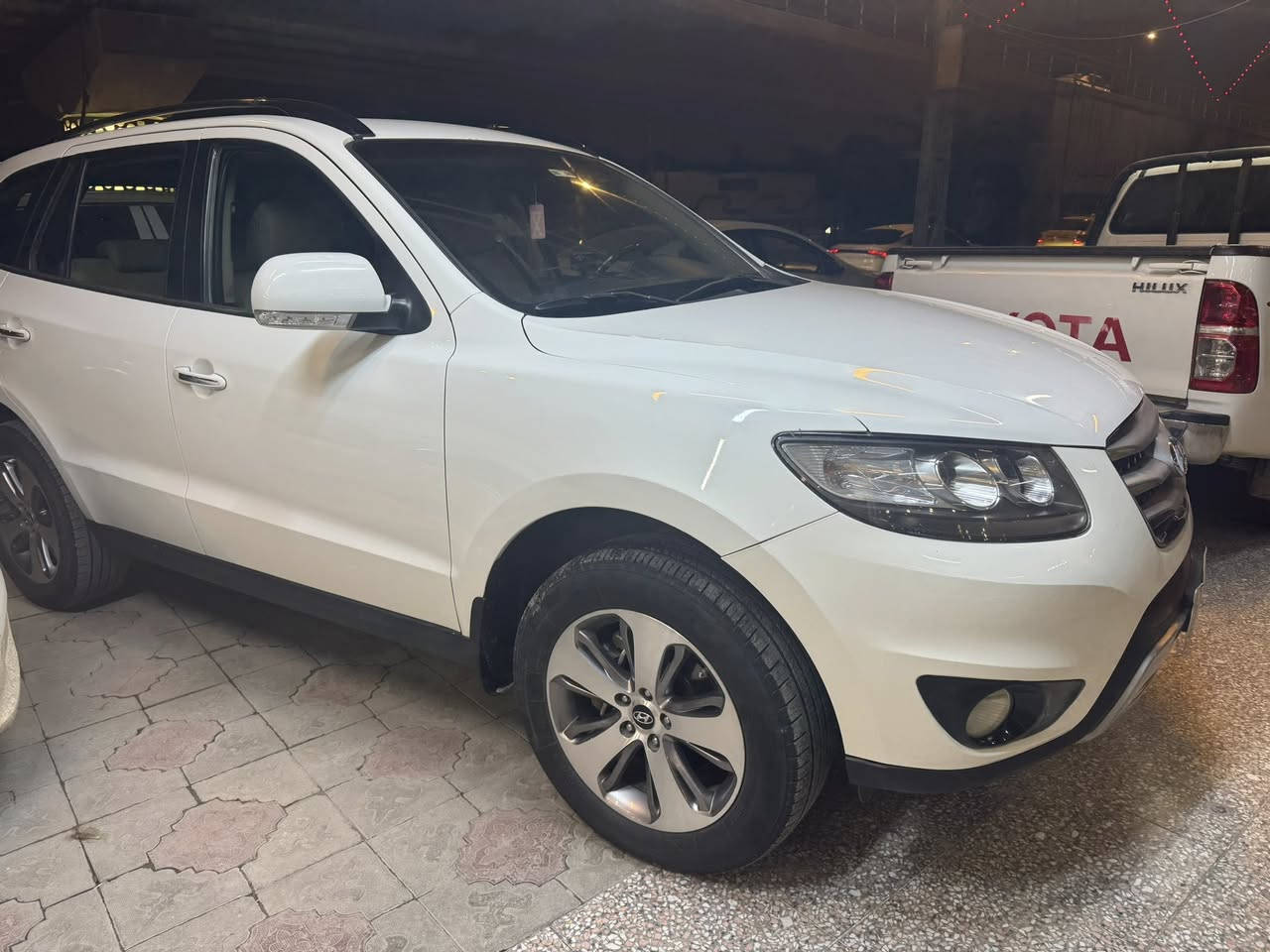 السلام عليكم اقره التفاصيل حته ماتفشل وياك  وشرط اليشتري يداور للبيع موديل 12 ماشيه 215 تقريب محرك 4 مفتوح رقم نجف مميز ومكاني نجف اخي السياره كفاله من الصبغ بيه بارد بل باب الخلفي قليل كلش حته مابين تخم تاير حدايه جديده وبل عافيه للياخذه بدون خاص وبدون واتساب الشراي يتصل واني خادم السعر 145 رقم راعيه مباشر اني مكلف بل نشر ***********
