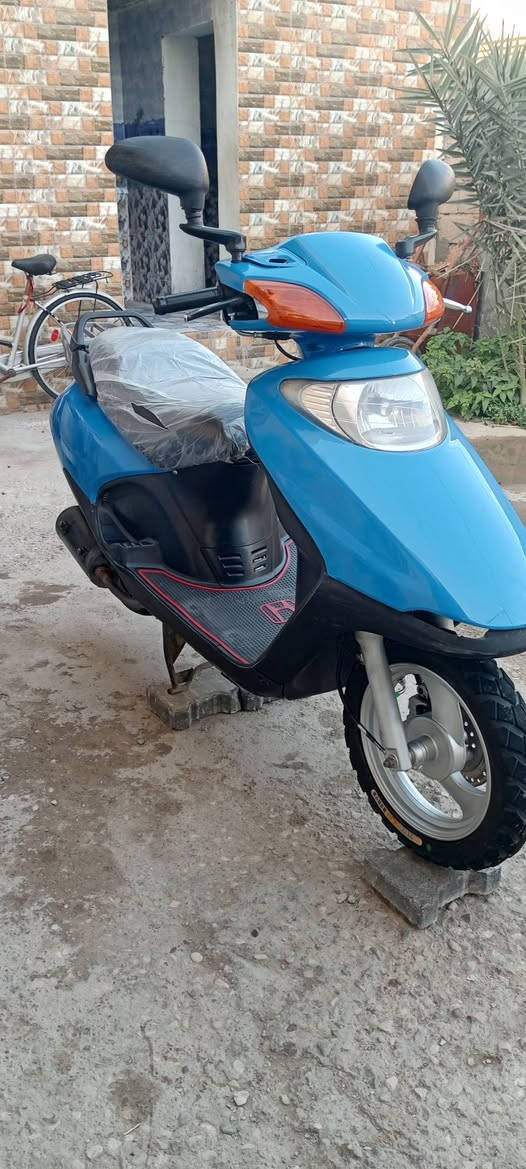 سلام عليكم سبيسي ماليزي للبيع موديل2021 دراجة جديدة تخم تايرات تشغيل عن بعد بصمة وشحن تليفون بل دشبول كهربائيات كلها شغالة بيه بس سلف عطلان هندر شغال السعر 550 وبيه مجال مكان واسط نعمانية ***********
